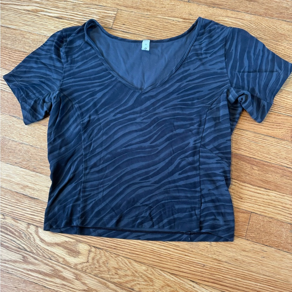 Lululemon Nulu Cropped Slim Yoga Short Sleeve
